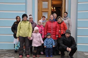 Воспитанники СРЦ "Вера" в Петропавловском храме