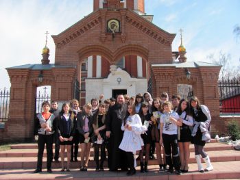 Школьники в Казанском храме Школьники в Казанском храме