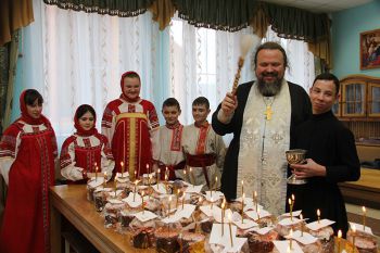 Пасхальные куличи для ОМОНа
