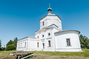 храм Воскресения Словущего д. Хребтово