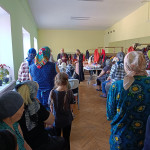 Освящение куличей в пункте временного размещения беженцев в дер. Костино 4