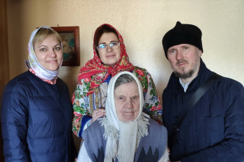 Поздравление ветеранов и инвалидов с Пасхой Христовой в Мытищинском благочинии