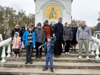 Визит детей из ЦСОиР «Мытищинский» в Никольский храм пос. Дружба Визит детей из ЦСОиР «Мытищинский» в Никольский храм пос. Дружба