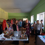 Освящение куличей в пункте временного размещения беженцев в дер. Костино 0