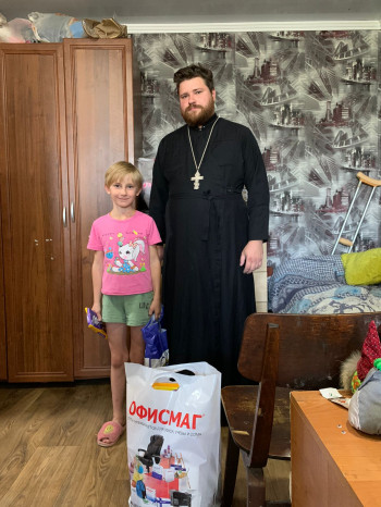 Акция &laquo;Собери ребенка в школу&raquo; на приходе Крестовоздвиженского храма города Коломны