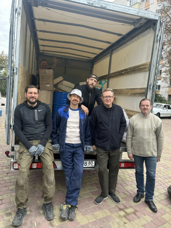 Волонтер Патриаршей гуманитарной миссии Балашихинской епархии в гуманитарном конвое Волонтер Патриаршей гуманитарной миссии Балашихинской епархии в гуманитарном конвое