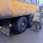 Замена шин на грузовом автомобиле "Урал" в зоне Специальной военной операции 0 Замена шин на грузовом автомобиле "Урал" в зоне Специальной военной операции 0