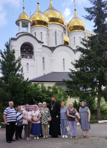 Гости на приходе Пантелеимоновского храма города Жуковский