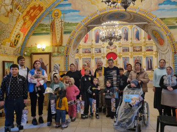Гости на приходе Борисоглебского храма города Раменское