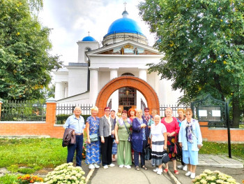 Гости на приходе Никольского храма поселка Серебряные Пруды